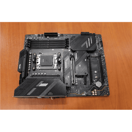 SALE OUT. MSI MAG X670E TOMAHAWK WIFI – nuotrauka 1