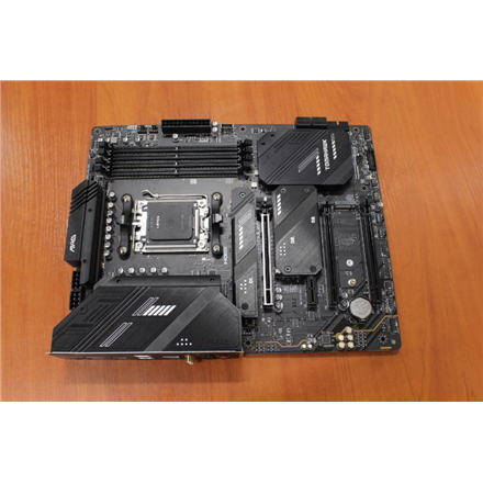 SALE OUT. | MSI MAG X670E TOMAHAWK WIFI | Processor family AMD | Processor socket AM5 | DDR5 | Number of SATA connectors 4 | USED, REFURBISHED, WITHOUT ACCESSORIES AND ORIGINAL PACKAGING, ONLY BACK PANEL INCLUDED