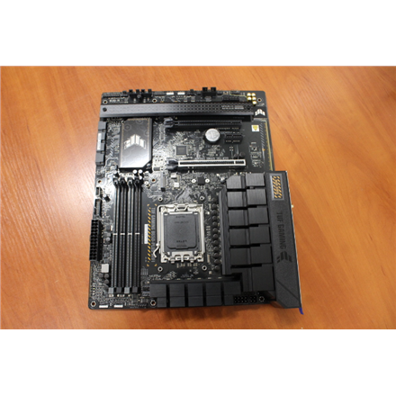 SALE OUT. | Asus TUF GAMING B650-PLUS WIFI | Processor family AMD | Processor socket AM5 | DDR5 DIMM | Memory slots 4 | Supported hard disk drive interfaces SATA, M.2 | Number of SATA connectors 4 | Chipset AMD B650 |...